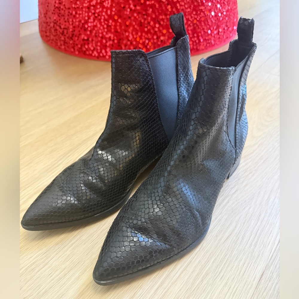 &Other Story Black Textured Chelsea Boots Size 7
